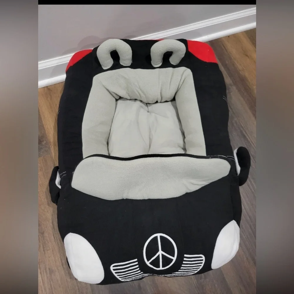 Dog bed New thick black convertible NEW car shapped Fluffy
